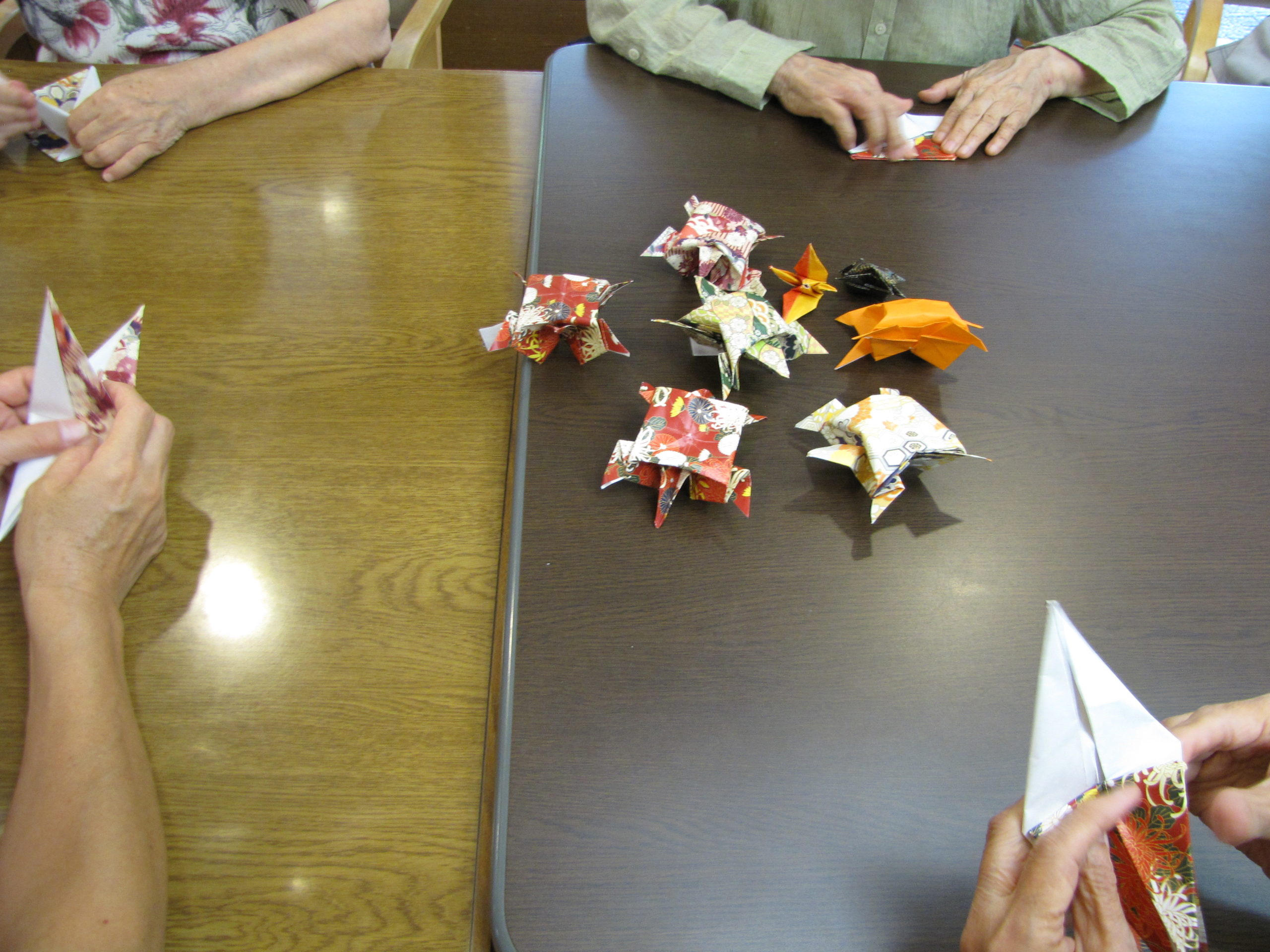 【練馬KG】デイサービスのプログラム、9月の折り紙は『鶴と亀』を作成